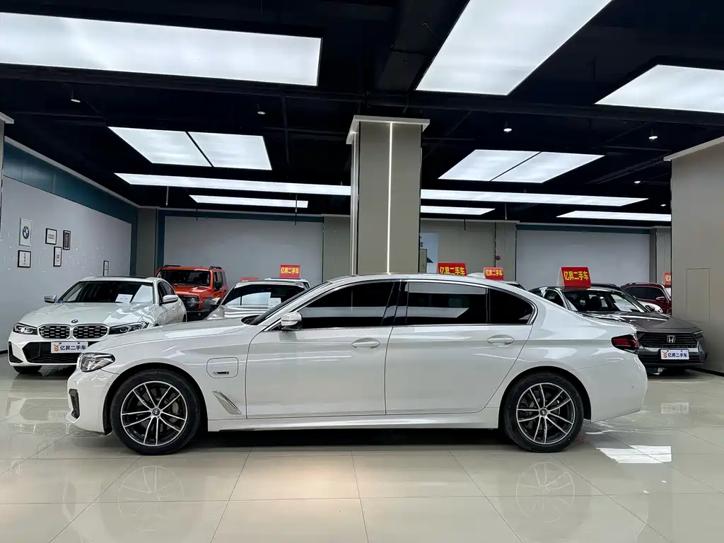 BMW 5 Series 5 2022 535Le Luxury