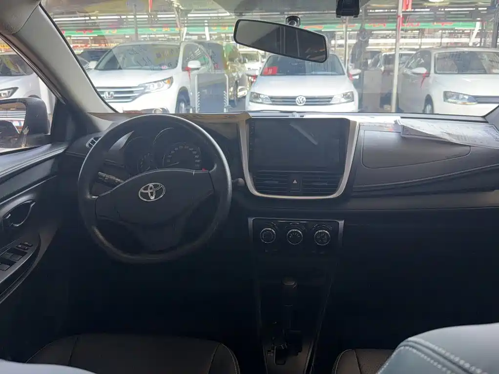 Toyota Yaris L — миниатюра 10