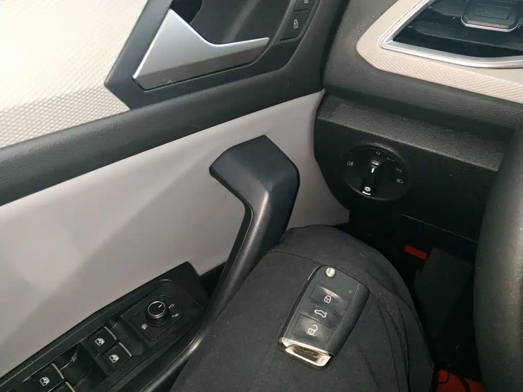 Volkswagen T-Roc — миниатюра 9
