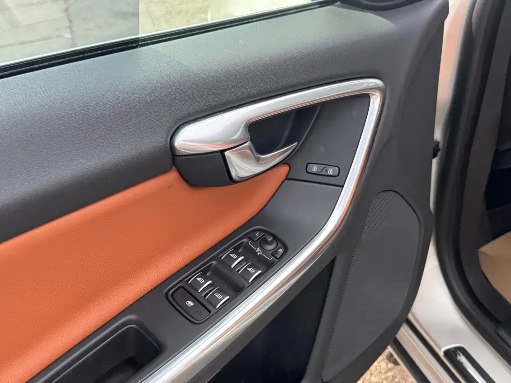 Volvo S60 — миниатюра 3