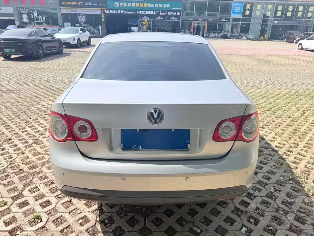 Volkswagen Sagitar 2009 2.0L AT