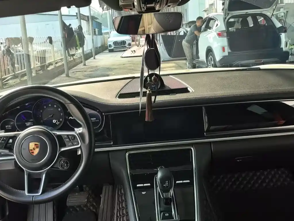 Porsche Panamera — миниатюра 2