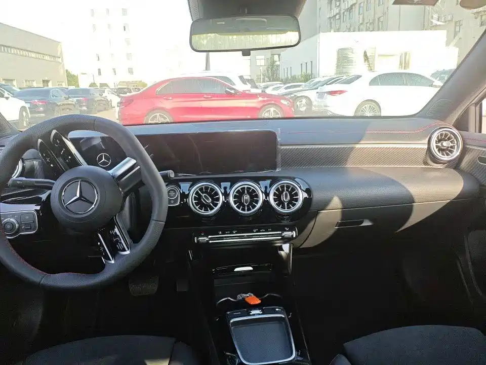 Mercedes-Benz A-Class — миниатюра 7