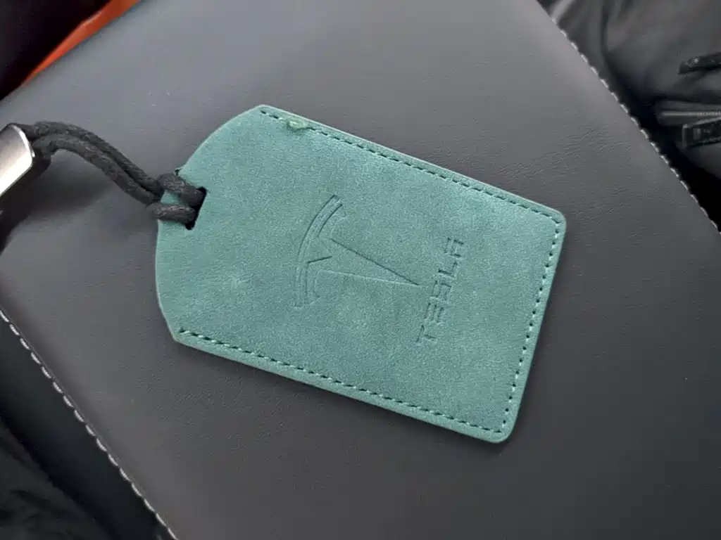 Tesla Model Y — миниатюра 9