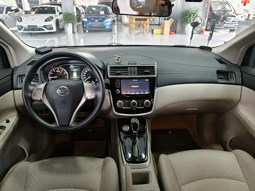 Nissan Tiida — миниатюра 18