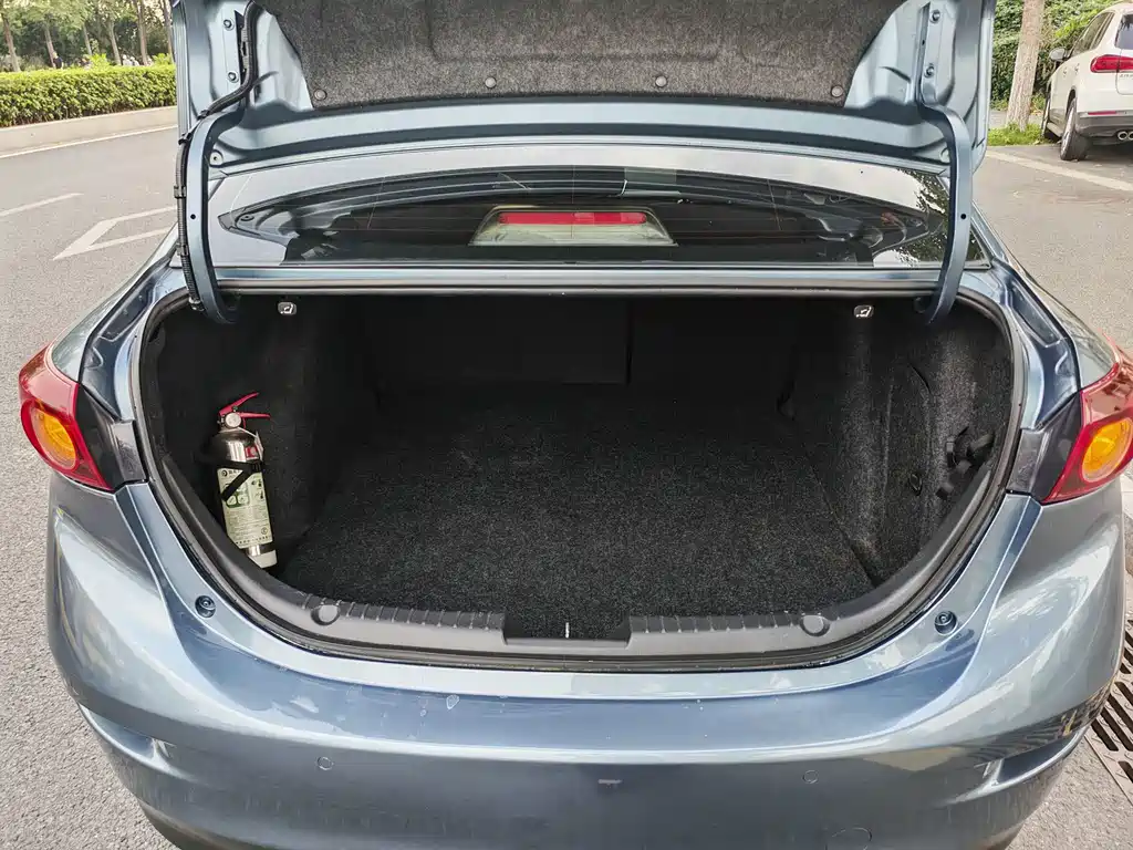 Mazda 3 Axela — миниатюра 18