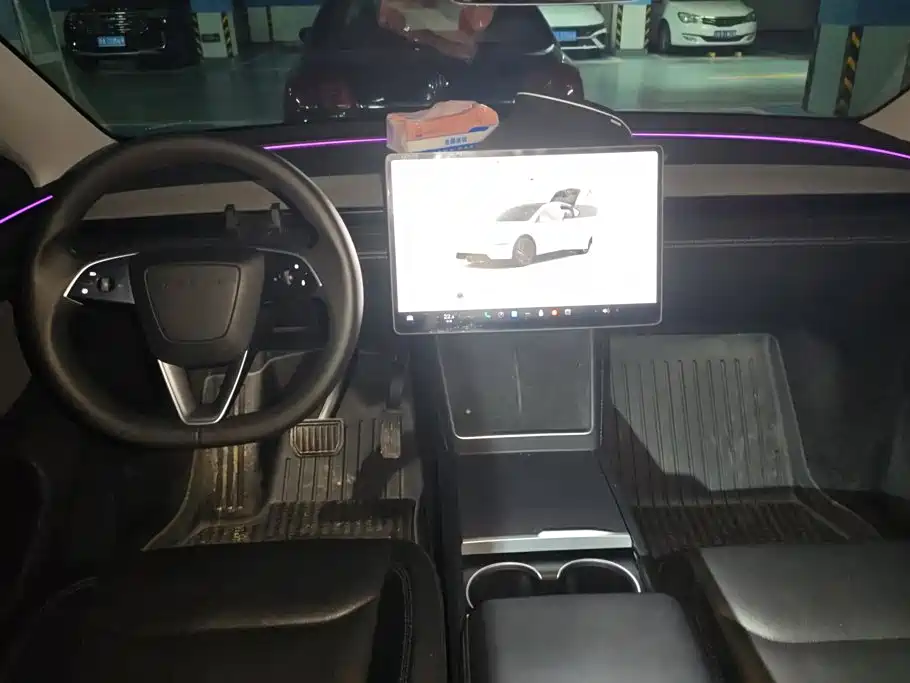 Tesla Model Y — миниатюра 12