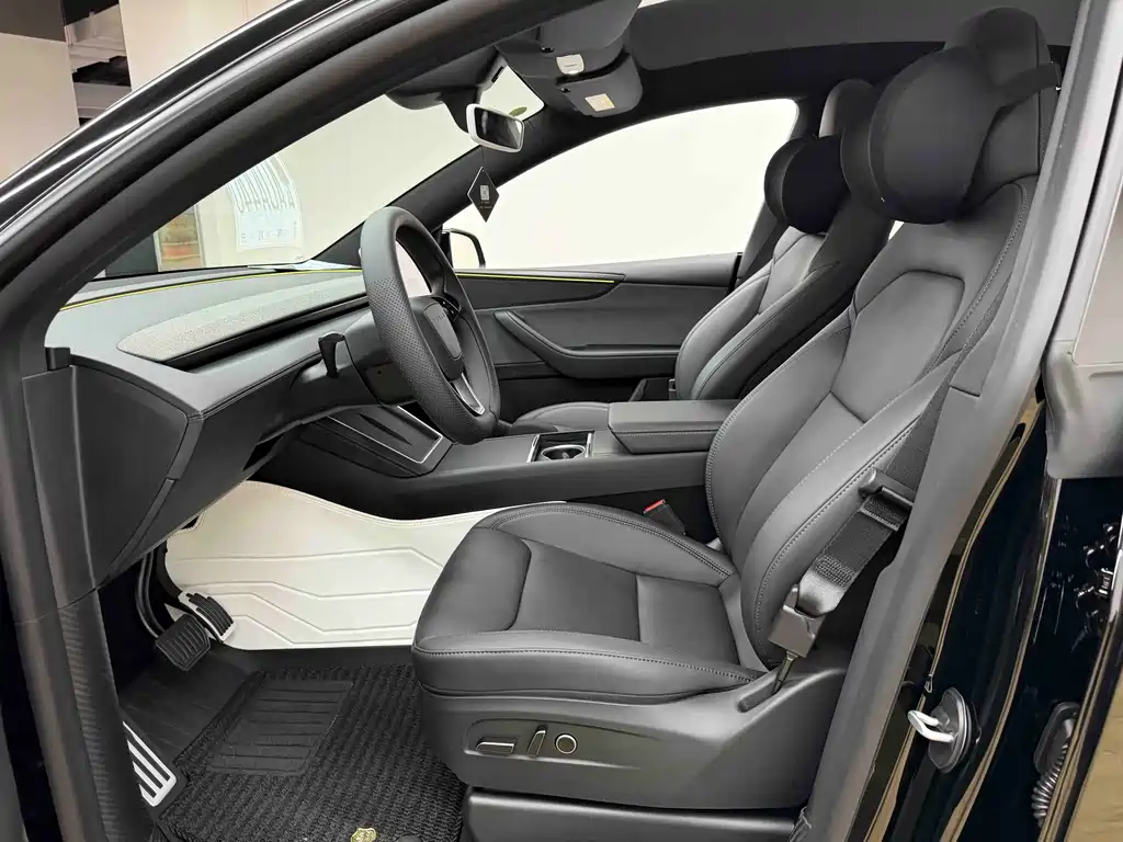 Tesla Model Y — миниатюра 8