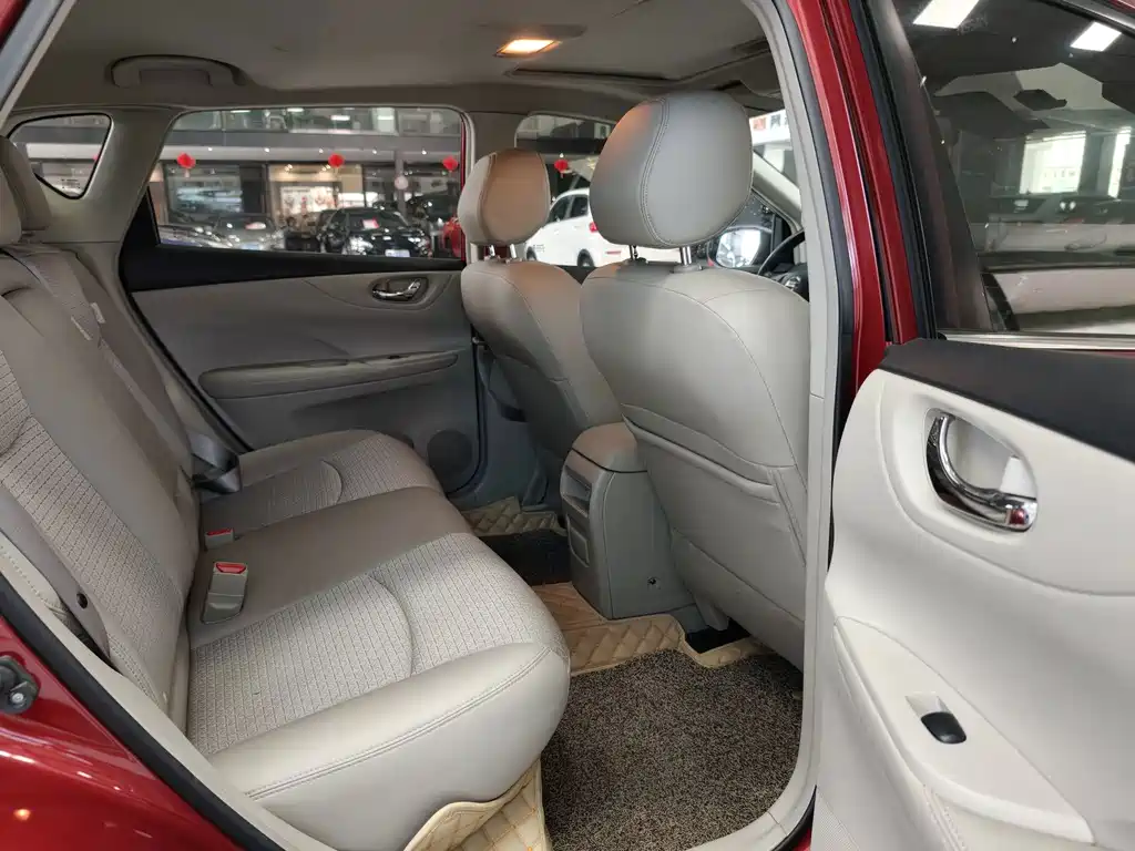 Nissan Tiida — миниатюра 12