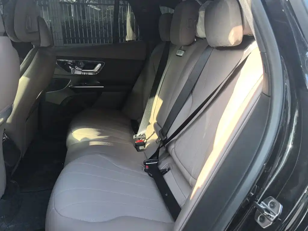 Mercedes-Benz EQE SUV — миниатюра 13