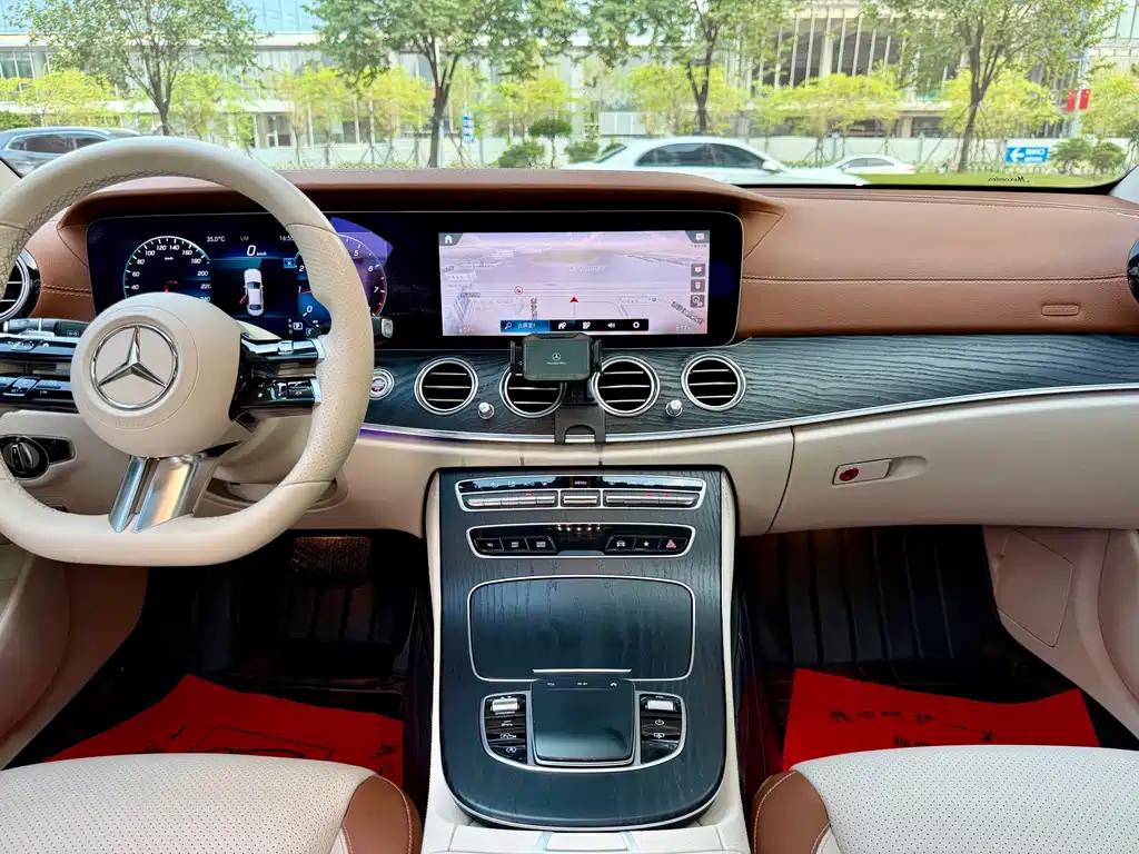 Mercedes-Benz E-Class — миниатюра 12