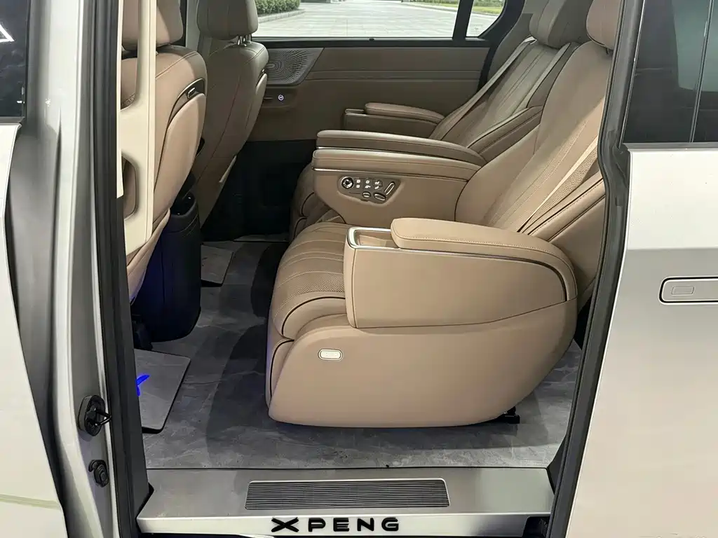 XPeng X9 — миниатюра 5