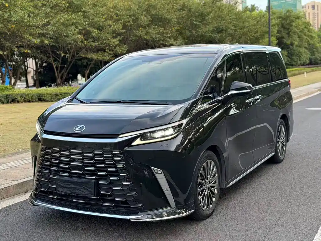 Lexus LM