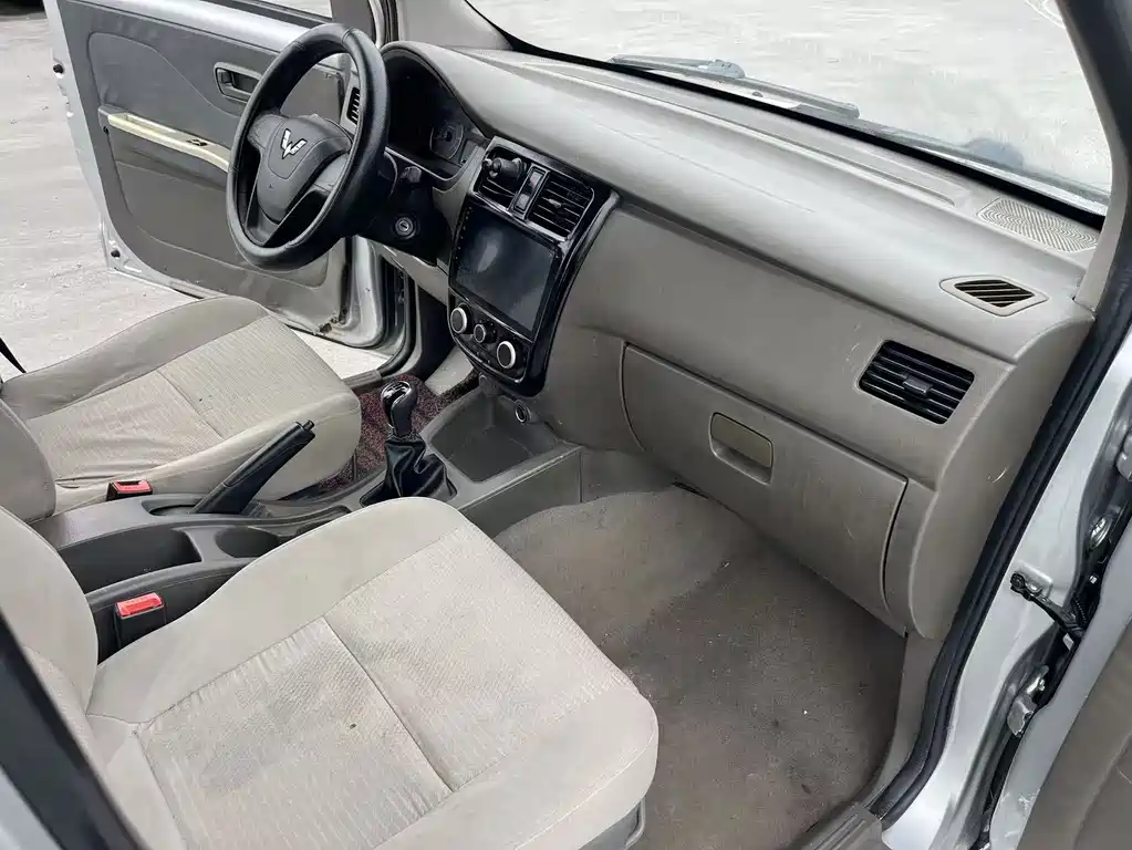 Wuling Rongguang V — миниатюра 6