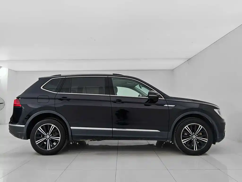Volkswagen Tiguan L L 2021 330TSI AT Smart
