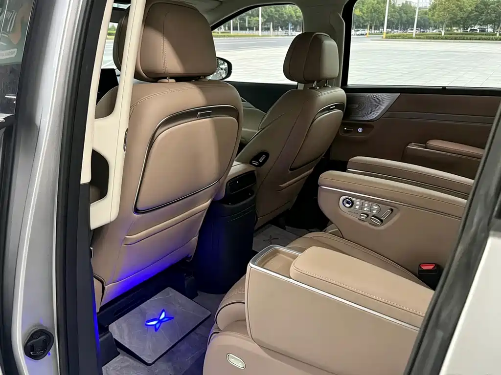 XPeng X9 — миниатюра 7