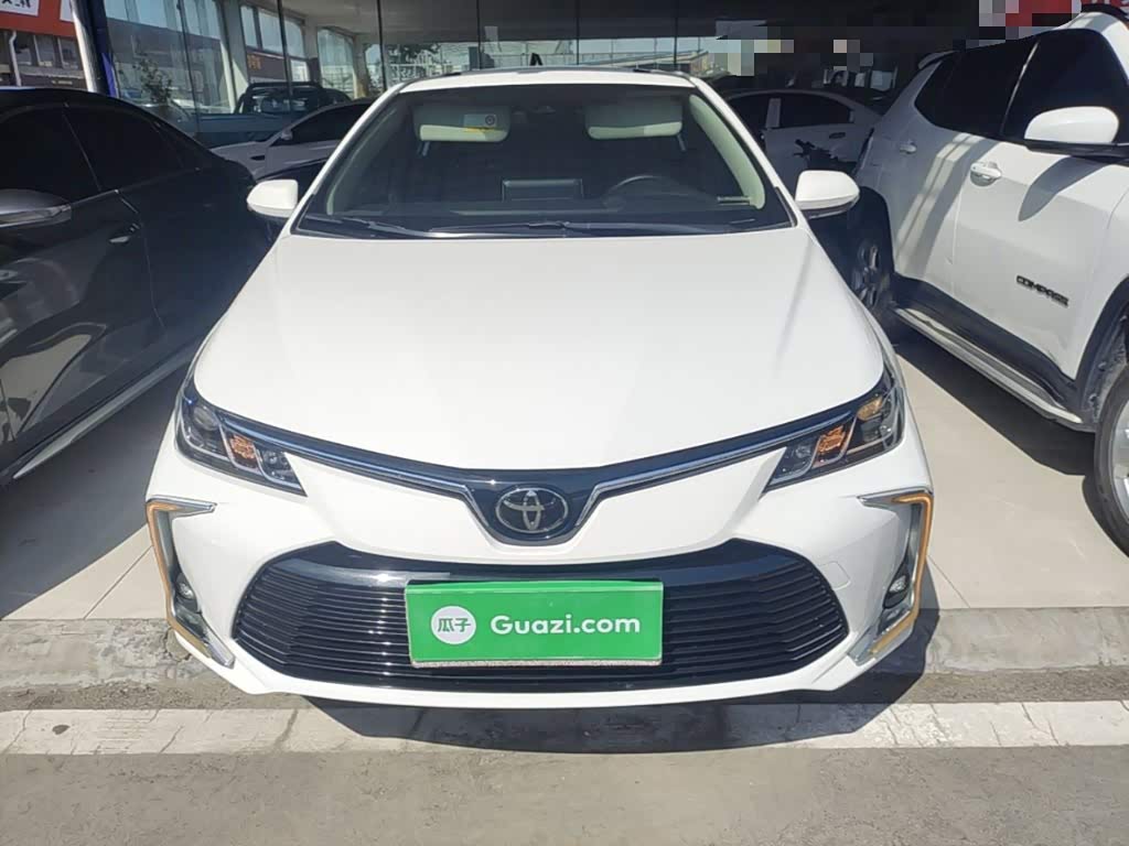 Toyota Corolla 1.2 л 2021 г. Белый, пробег 40500 км