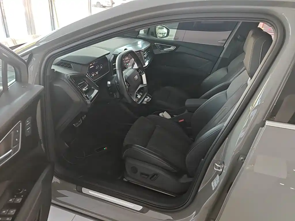 Audi Q4 e-tron — миниатюра 15