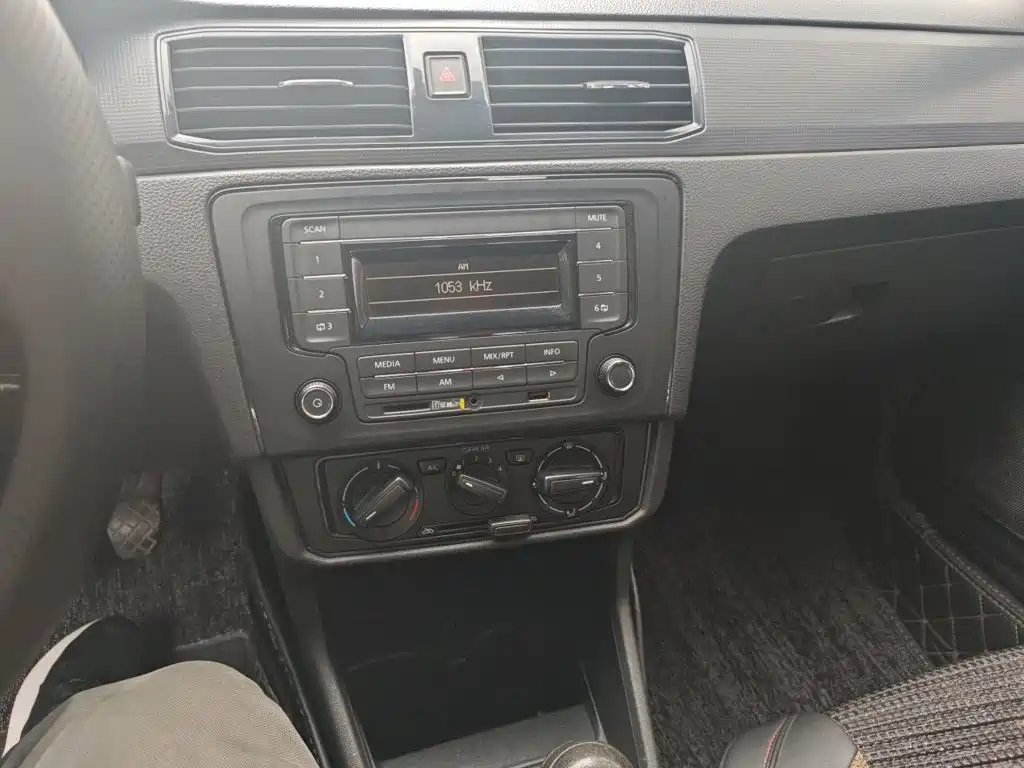 Volkswagen Santana — миниатюра 14