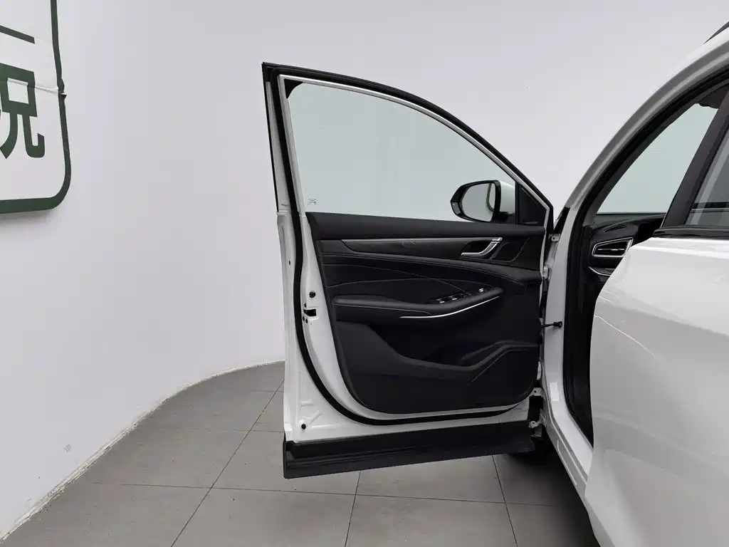 Dongfeng 580 2022 1.5T AT Luxury