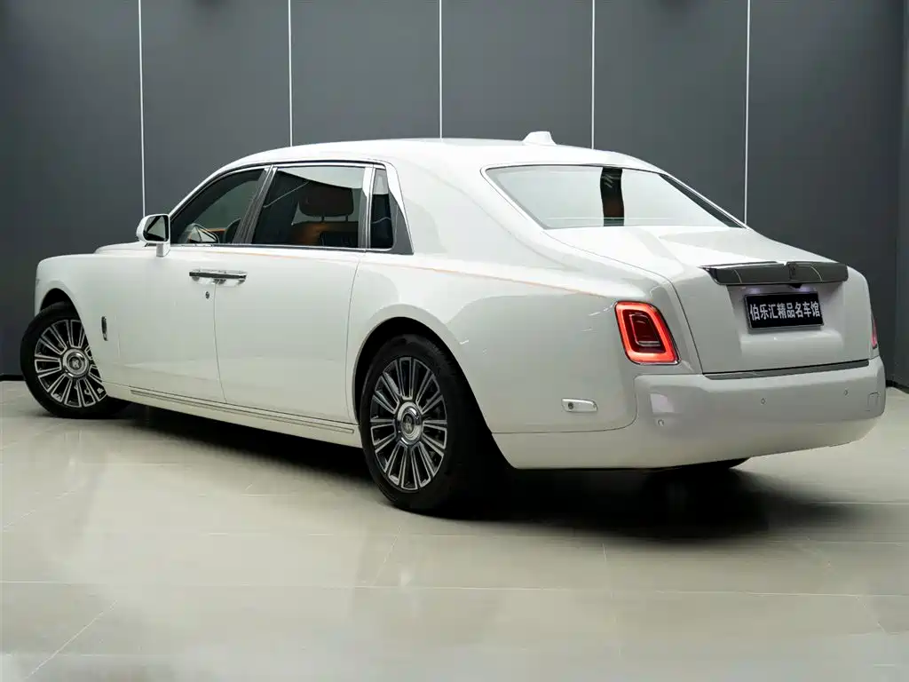 ROLLS-ROYCE PHANTOM
