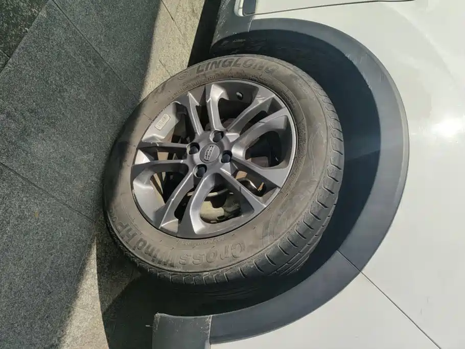 Geely Vision X3 — миниатюра 6