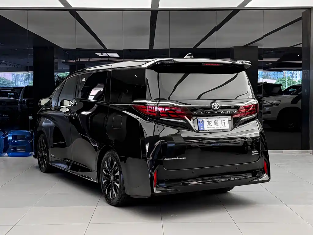 Toyota Alphard — миниатюра 5