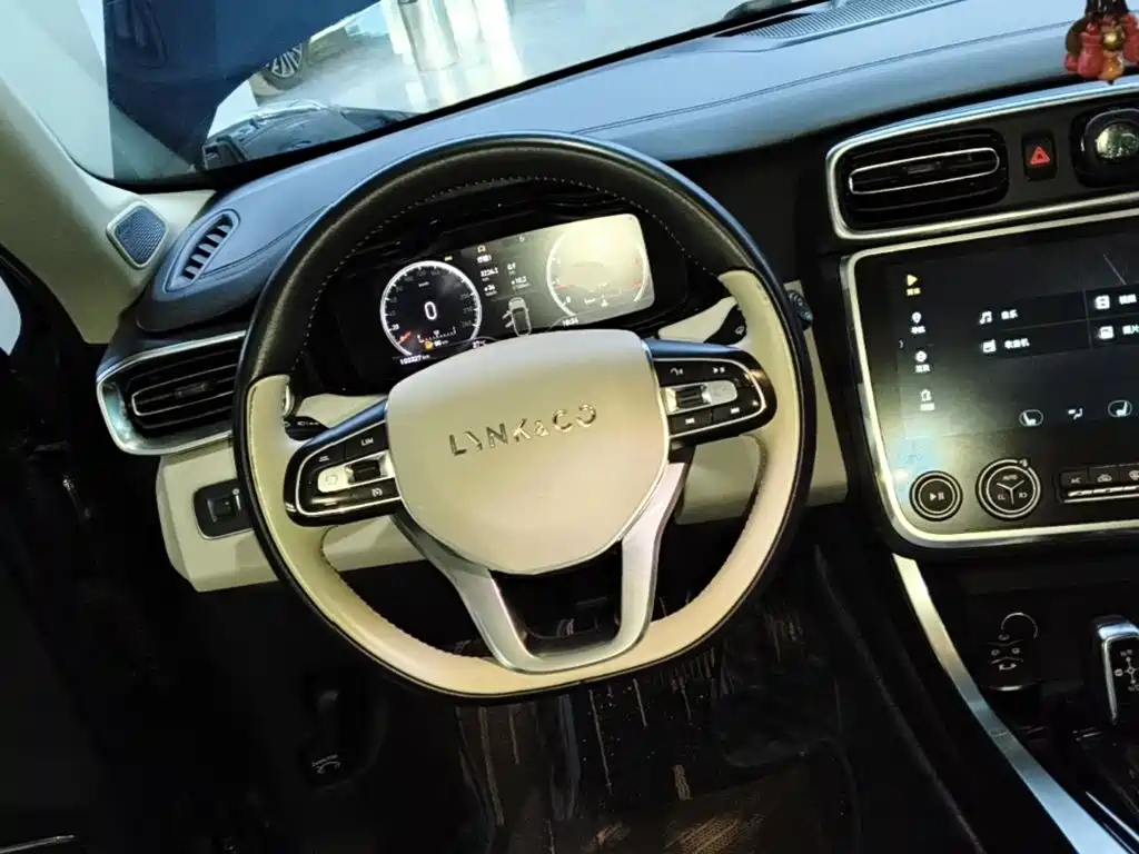 Lynk & Co 01 — миниатюра 11