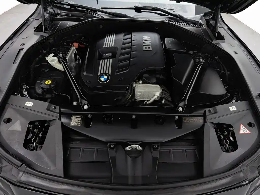 BMW 7 Series — миниатюра 6