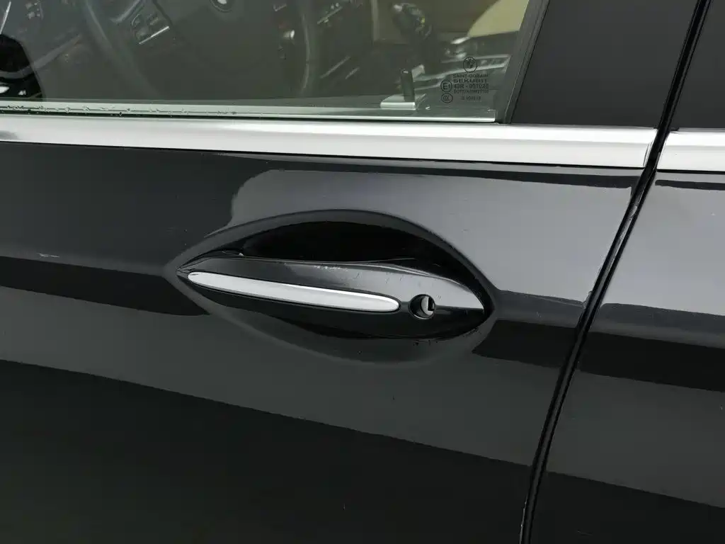 BMW 7 Series — миниатюра 18