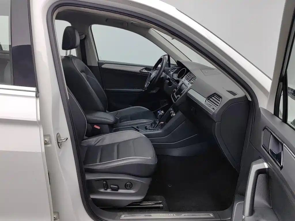 Volkswagen Tiguan L — миниатюра 23