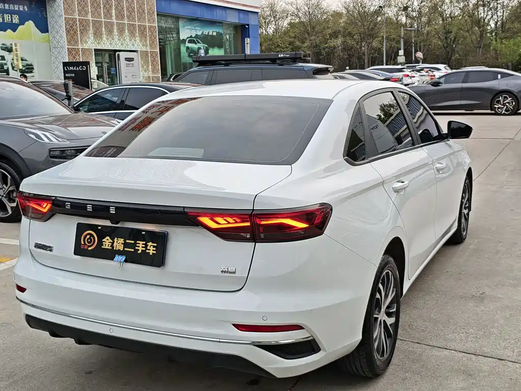 Geely Emgrand — миниатюра 3