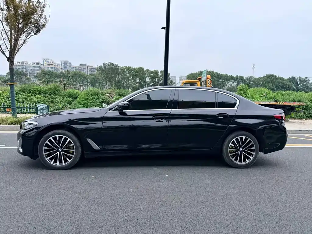 BMW 5 Series — миниатюра 3