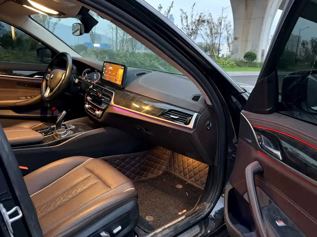 BMW 5 Series — миниатюра 7