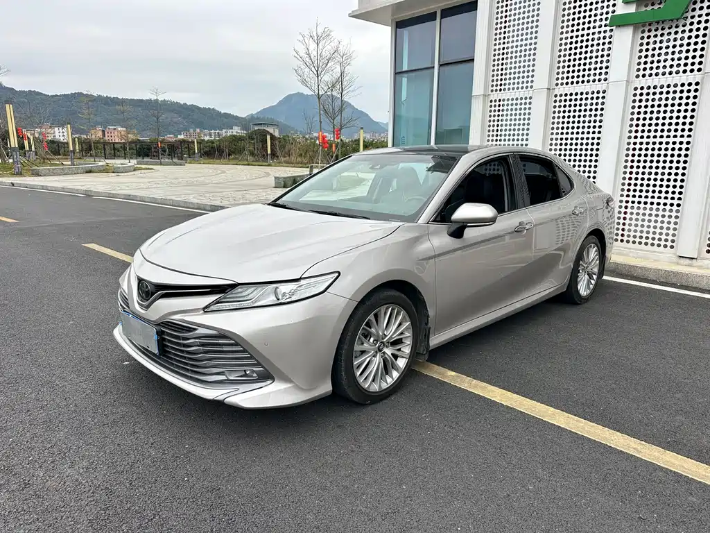 TOYOTA CAMRY