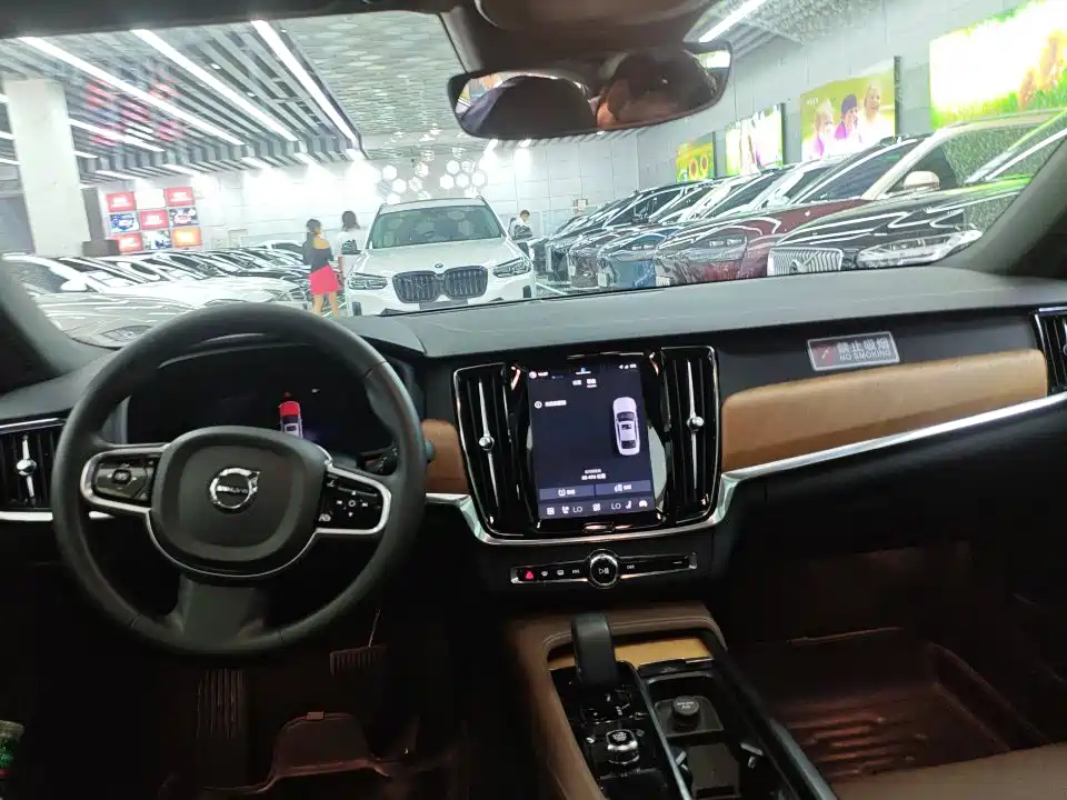 Volvo S90 2024 B5 Luxury