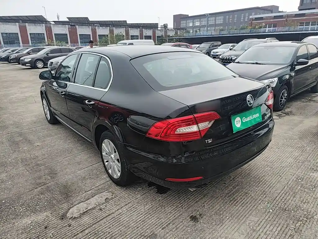 Skoda Superb — миниатюра 5