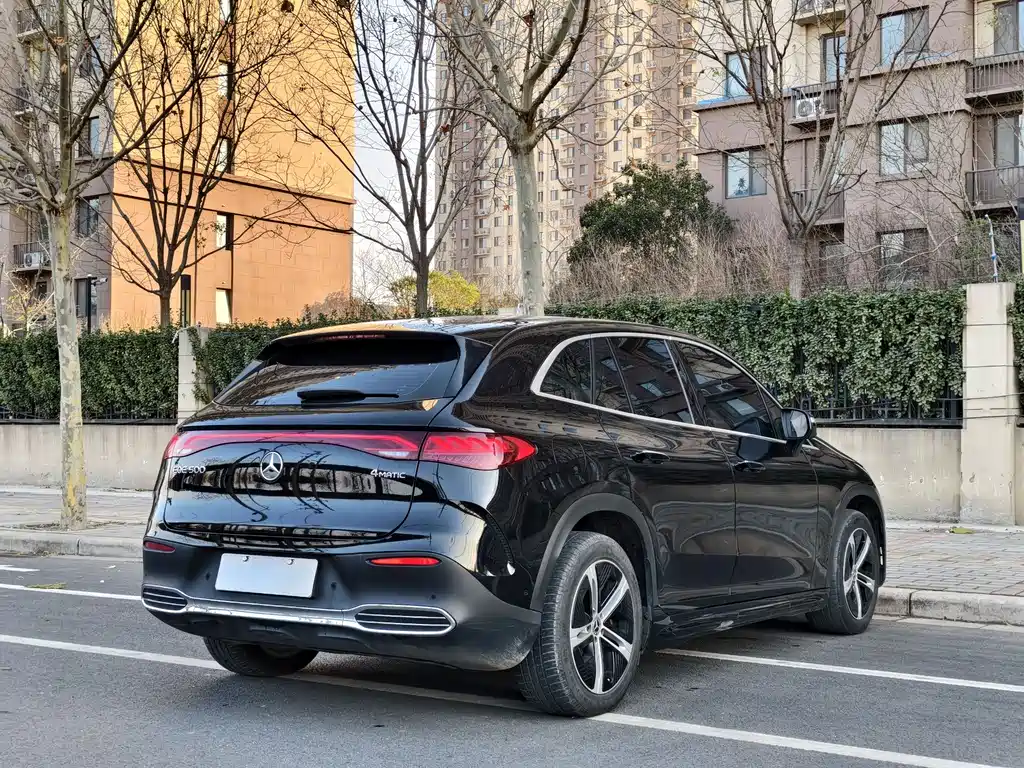 MERCEDES-BENZ EQE SUV