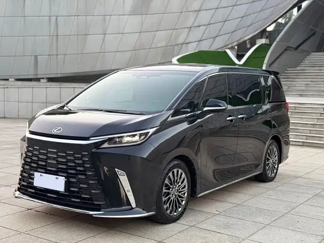 LEXUS  LM 2024