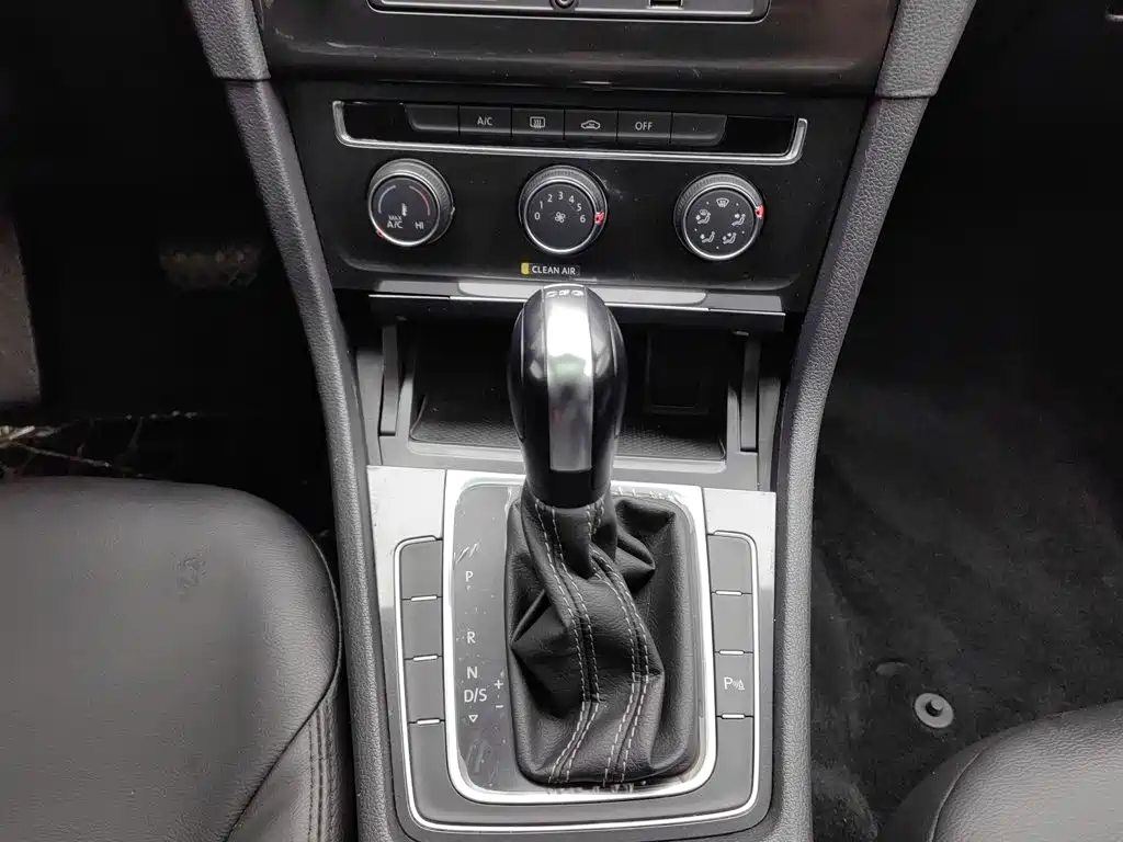 Volkswagen Golf — миниатюра 13