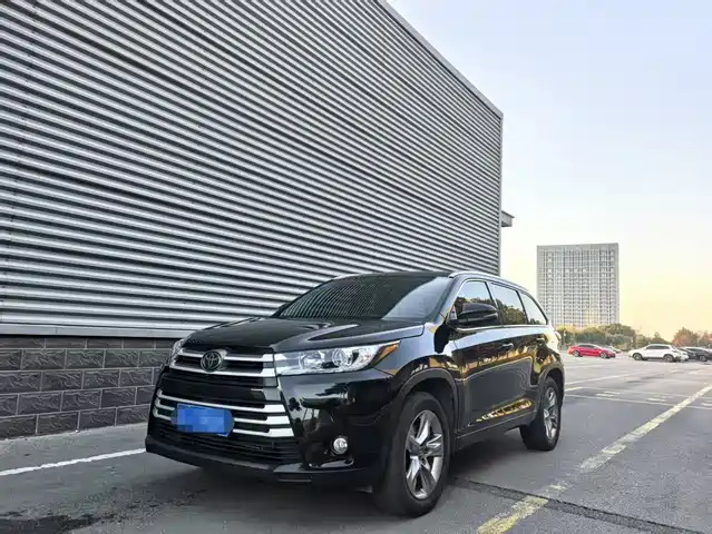 TOYOTA HIGHLANDER
