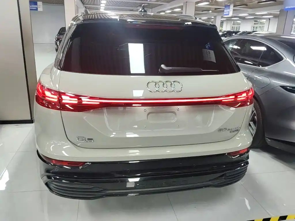 Audi Q5 e-tron — миниатюра 6