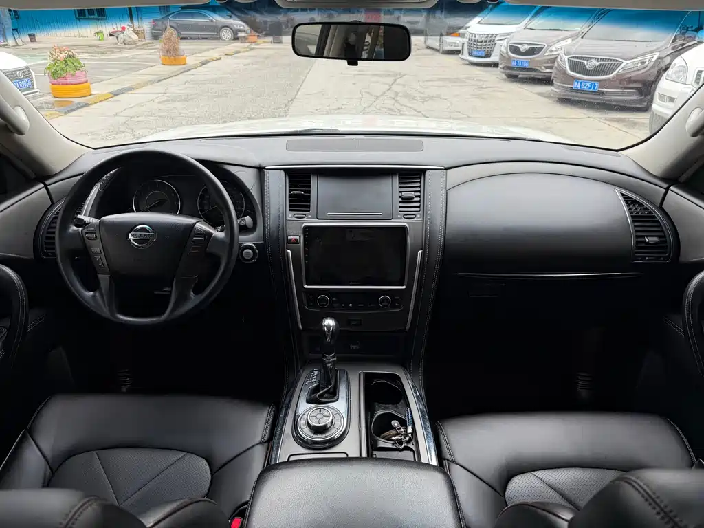 Nissan Patrol — миниатюра 5