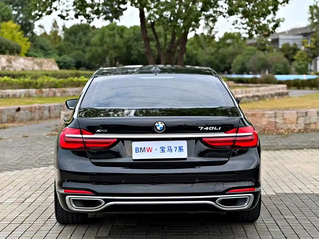 BMW 7 Series — миниатюра 14