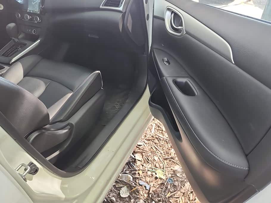 Nissan Sylphy 1.6 л 2024 г. Белый, пробег 48900 км