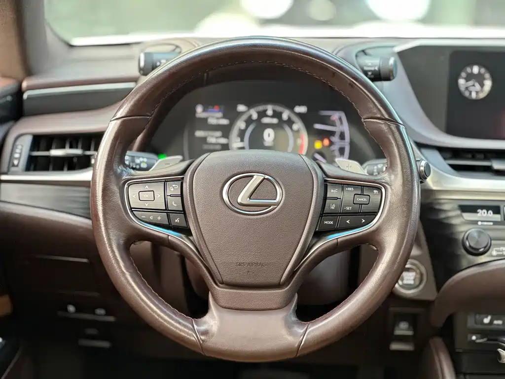 Lexus ES — миниатюра 9
