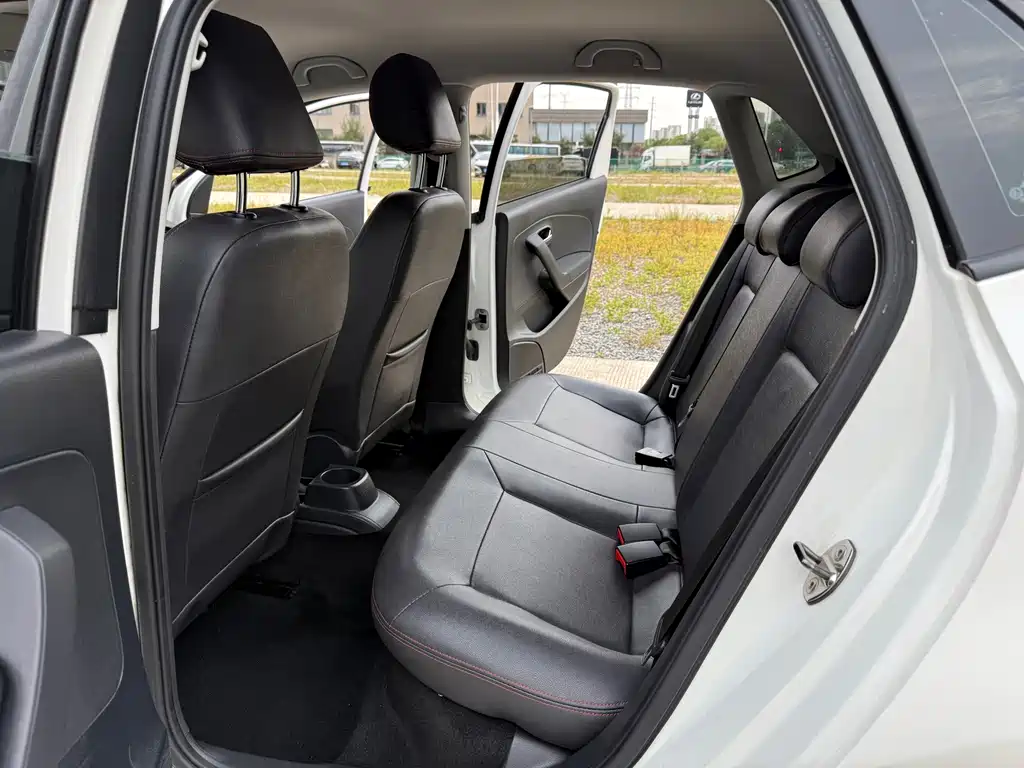 Volkswagen Polo — миниатюра 12