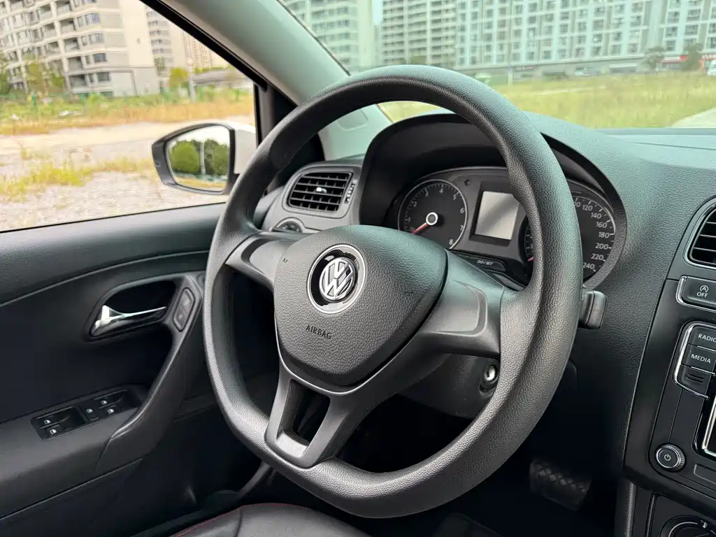 Volkswagen Polo — миниатюра 14