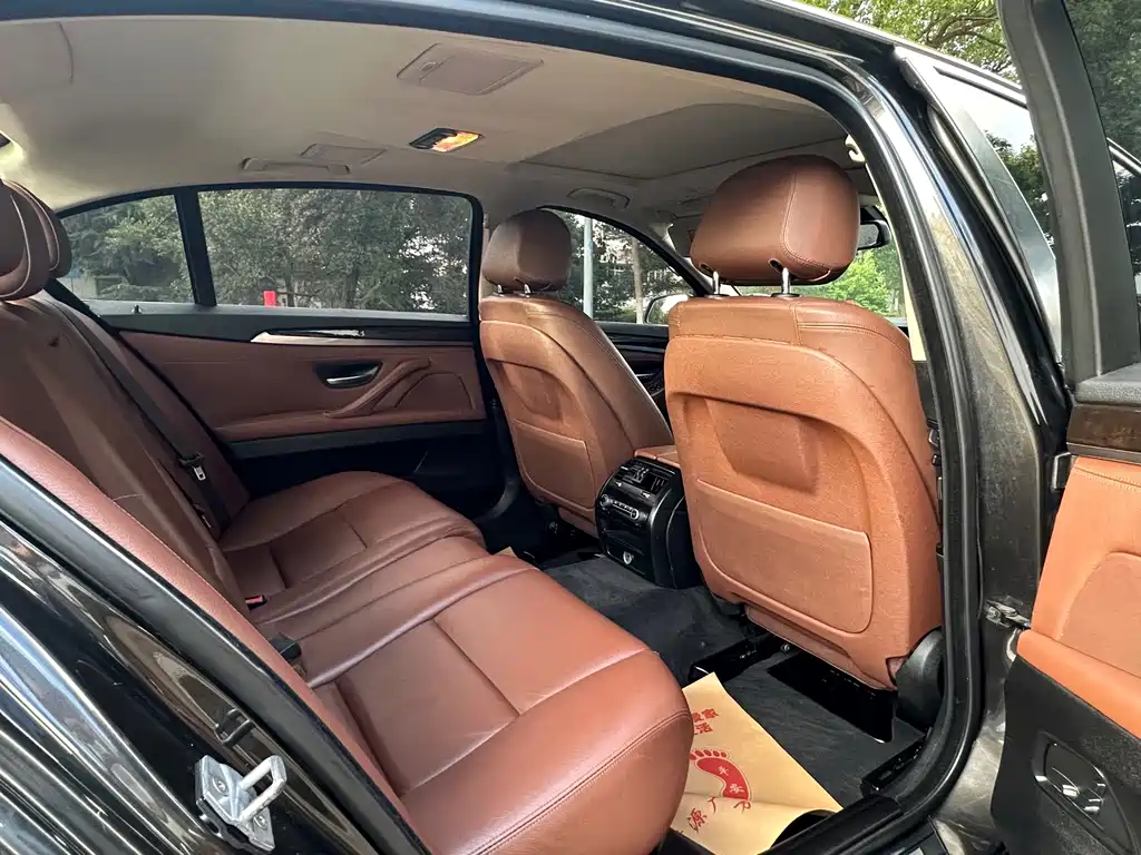 BMW 5 Series — миниатюра 6