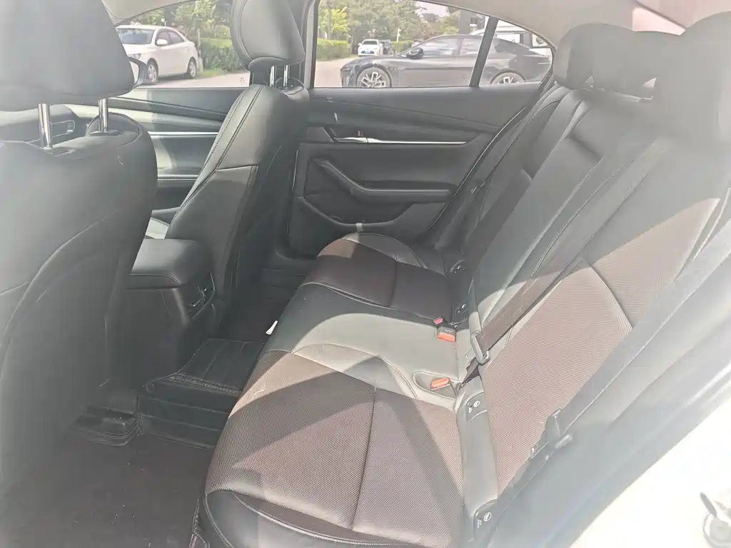 Mazda 3 Axela — миниатюра 8